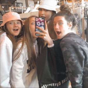 Meet your Posher, Presley